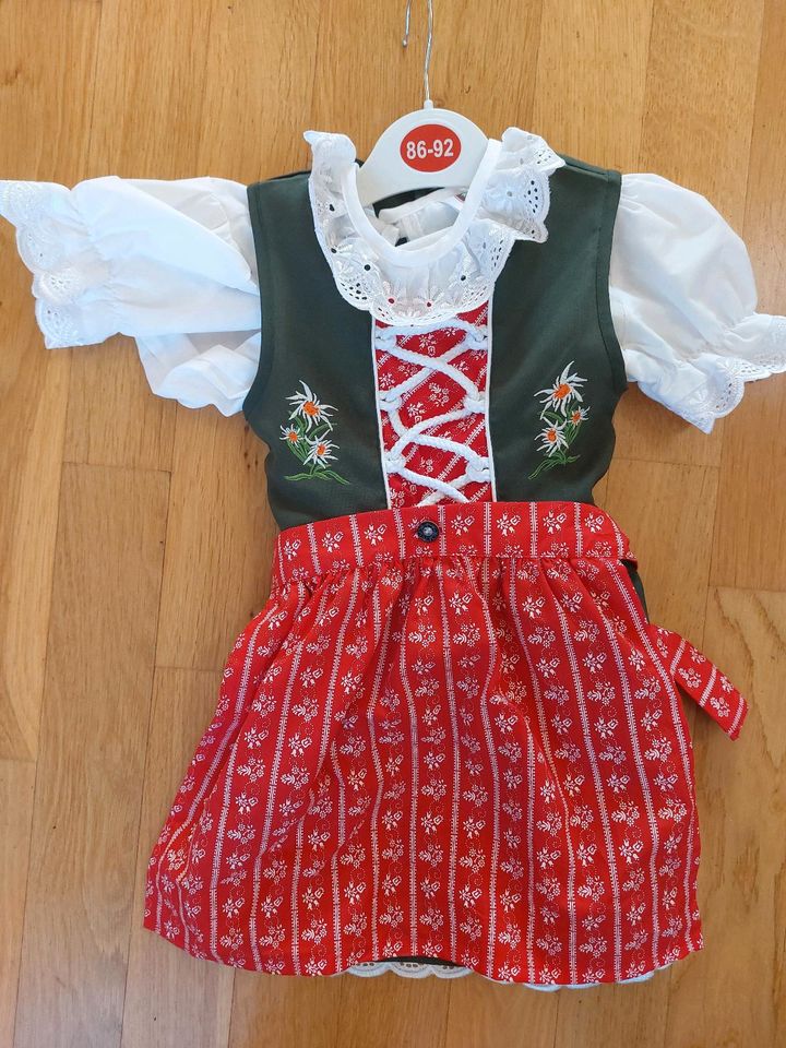 Kleid Tracht Größe 86 - 92 mit Bluse und Schürze in Leipzig