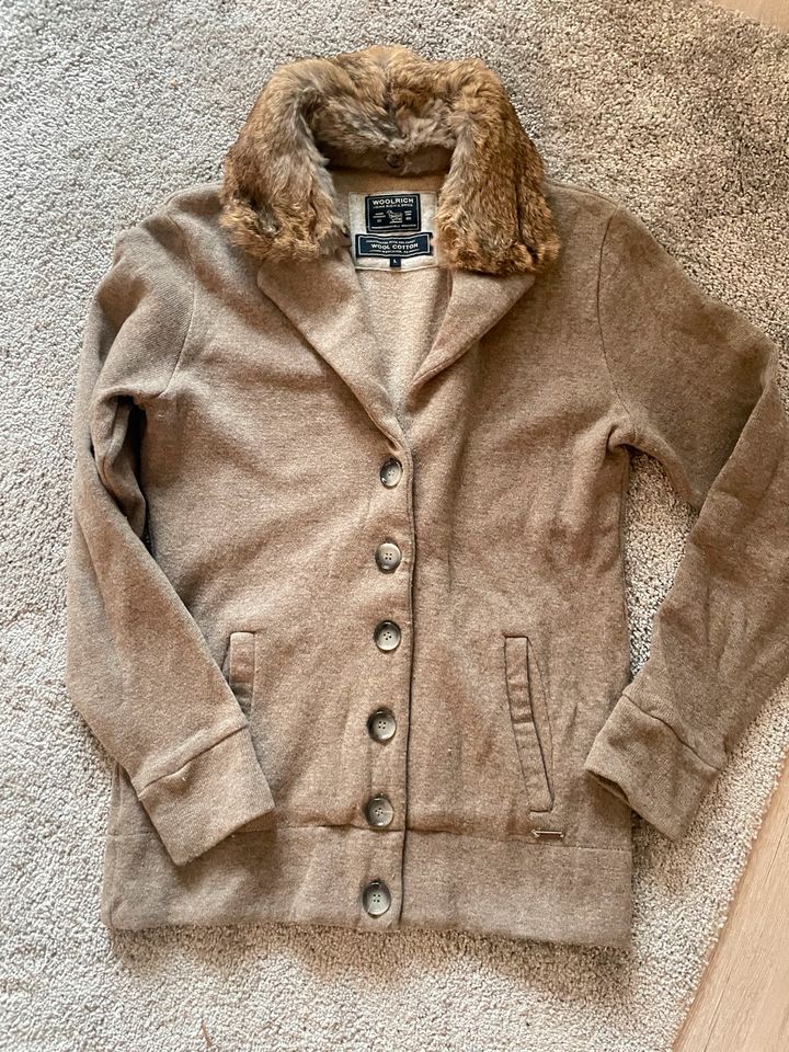 Woolrich Strickjacke aus Wolle und Fell Gr. M in Schwentinental