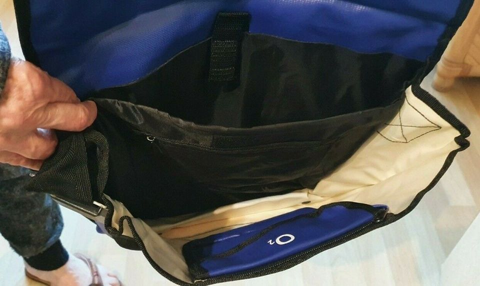 o2 Umhänge Tasche aus Plastik mit vielen Fächern NEU in Gelsenkirchen