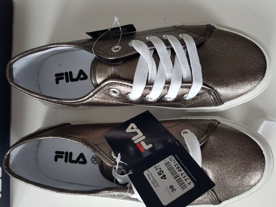 NEU Fila Sneaker, Halbschuhe Gr.38 silber-weiss /glitzer hellgrau in Lübeck