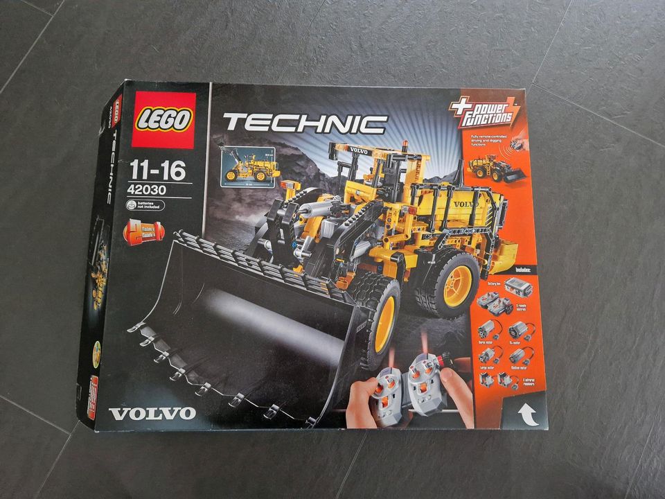 Lego Technic 42030  Volvo radlader ovp Karton Technik in Arnsberg