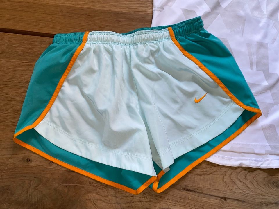 Sport Set von Nike und Adidas Gr. 134 140 152 grün weiß in Thale