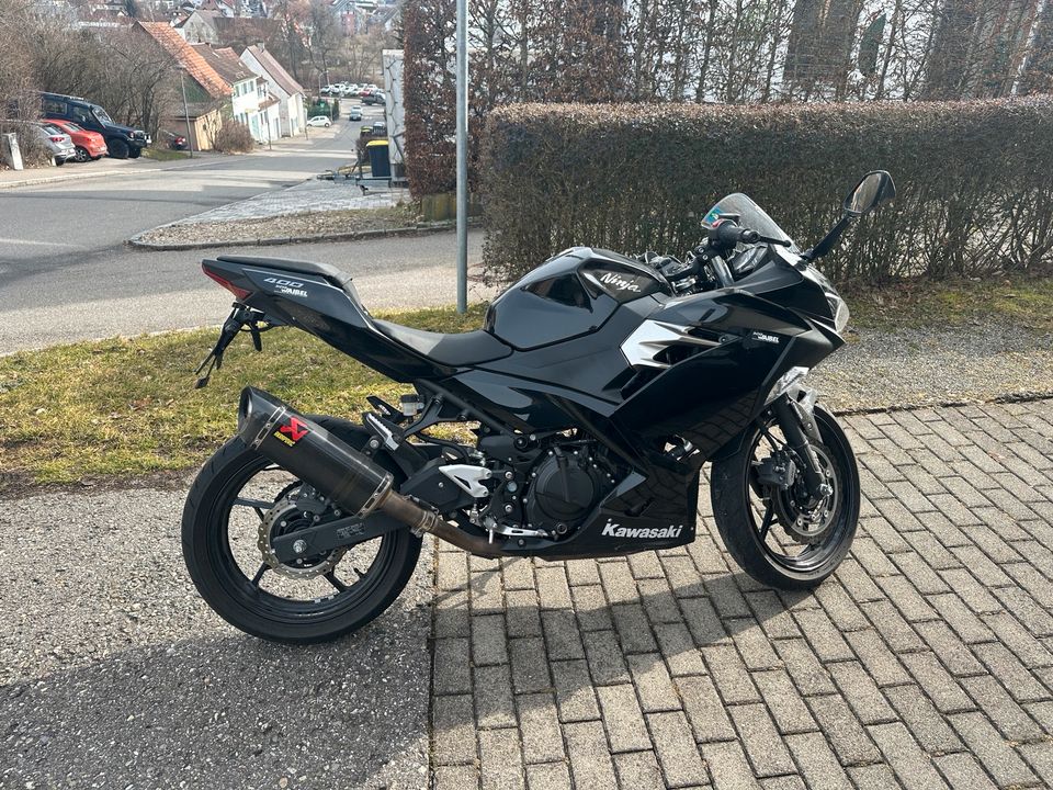Kawasaki Ninja 400 schwarz in Donaueschingen