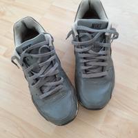 Turnschuhe Nike Air Max Commander Herren Gr.43 grau Leder Sachsen-Anhalt - Sargstedt Vorschau