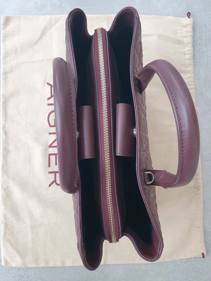 Aigner Tasche burgundy NEUWERTIG in Lübbecke 