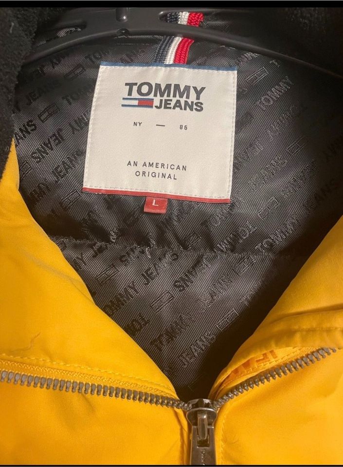 Winterjacke Tommy Hilfiger Neuwertig in Freudenburg