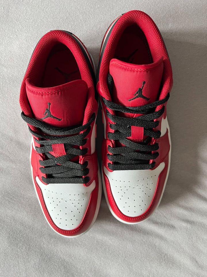 Nike Air Jordan 1 Low rot weiß schwarz Größe 40 in Karlsruhe