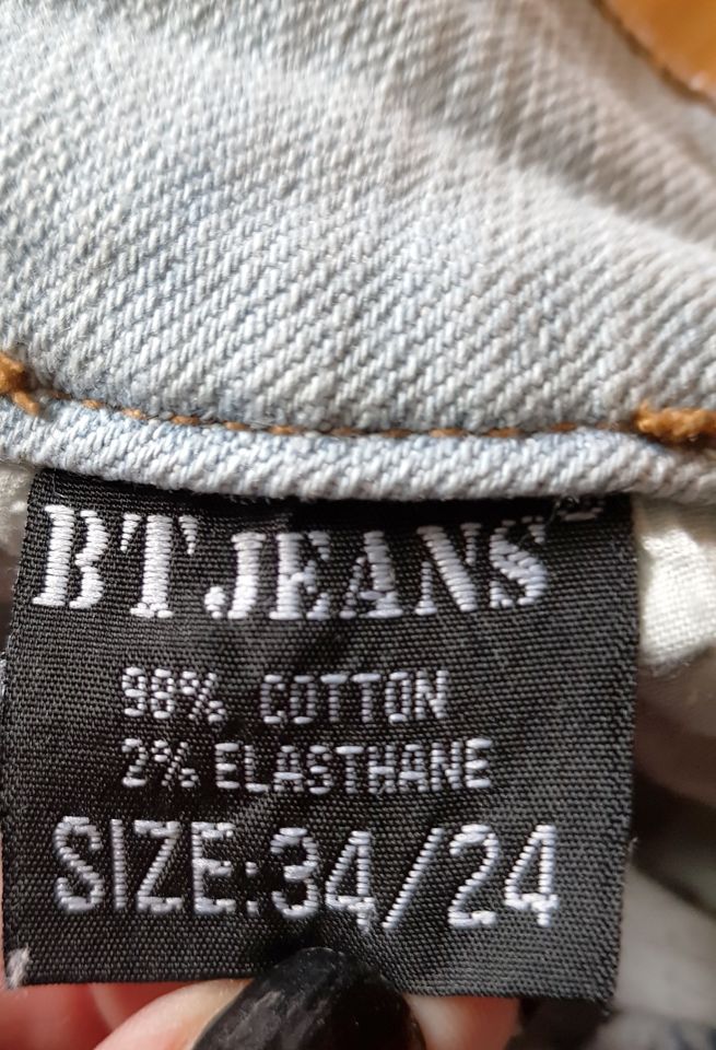 BT Jeans low-cut bleached, ripped, 34/24 W24/25, L32 in Stadtallendorf