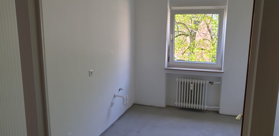2 o 3 Zimmer Wohnung St Peter mit Südbalkon Aufzug Garage zentral in Nürnberg (Mittelfr)