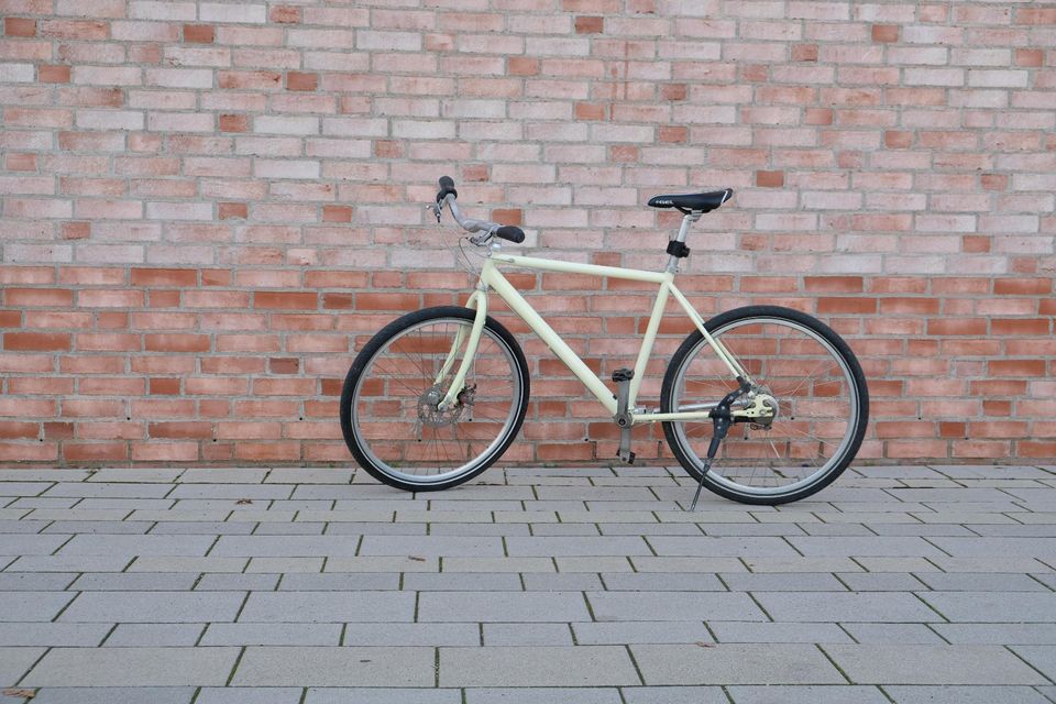 Extravagant urban bike (Kardan, Fluorescence) from Biomega in Heidelberg