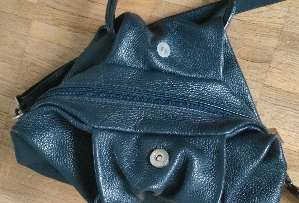 Blaue Lederhandtasche in Düsseldorf