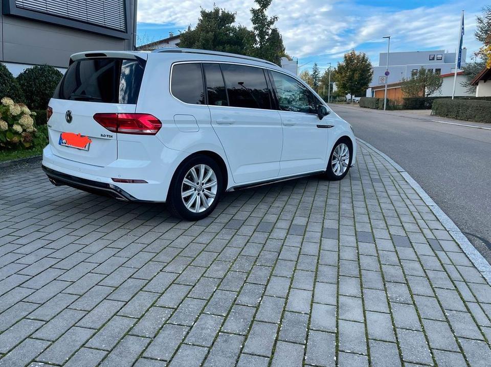 Volkswagen Touran 2.0 TDI SCR DSG Highline Highline  7 Sitz in Edenkoben