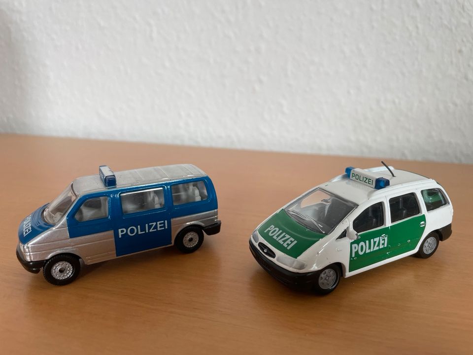 Siku Polizei Bus und Polizei Ford Galaxy in Langenfeld