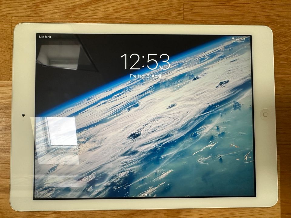 Apple iPad Air 9,7‘‘ 16 GB (Wifi + Cellular) silber in Frankfurt am Main