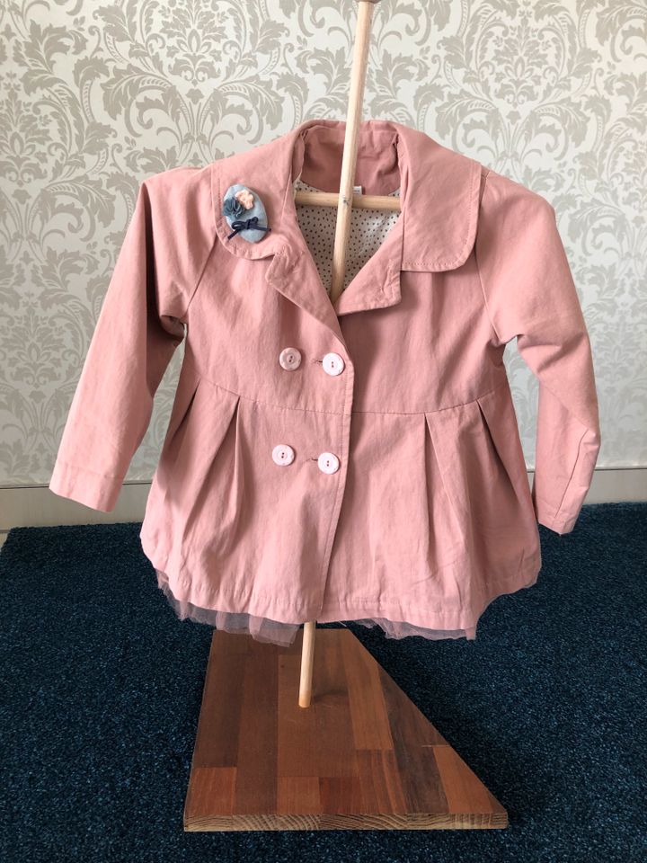 Süßer Kindermantel - Sommerjacke mit Hasenkragen in Wallenhorst