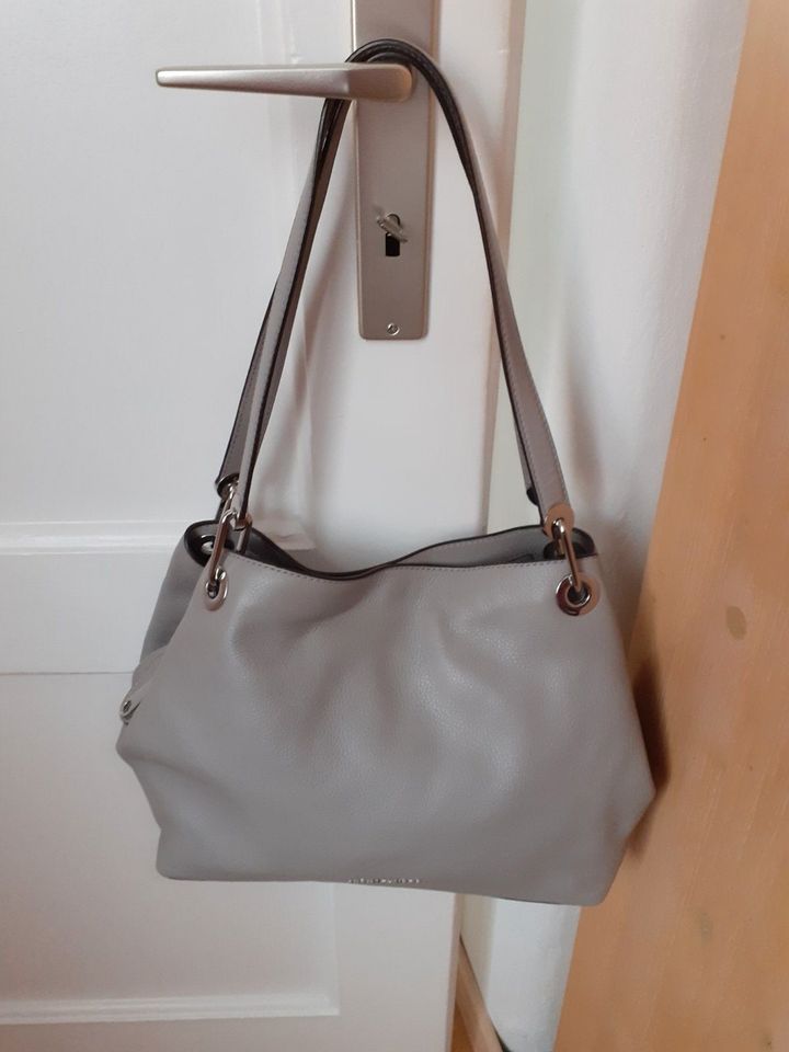 NEU! wunderschöne Original Michael Kors Ledertasche hellgrau in München