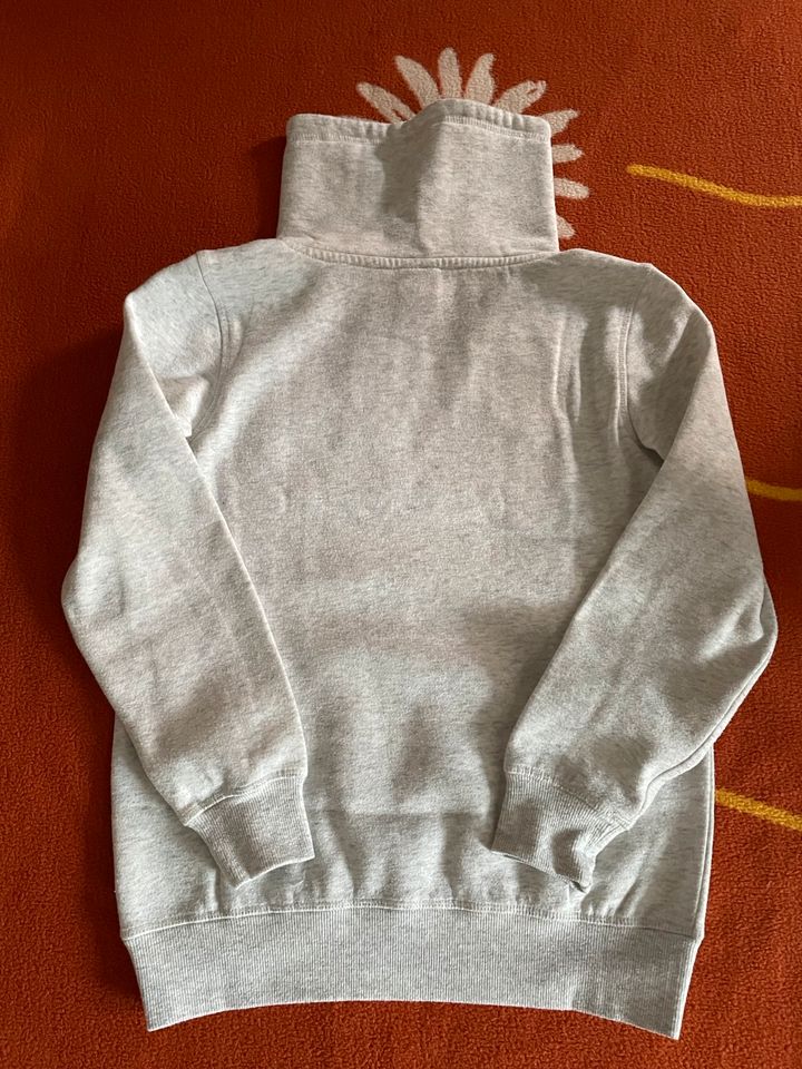 Sweatshirt/ Pullover verschiedene Größen zu verkaufen in Magdeburg