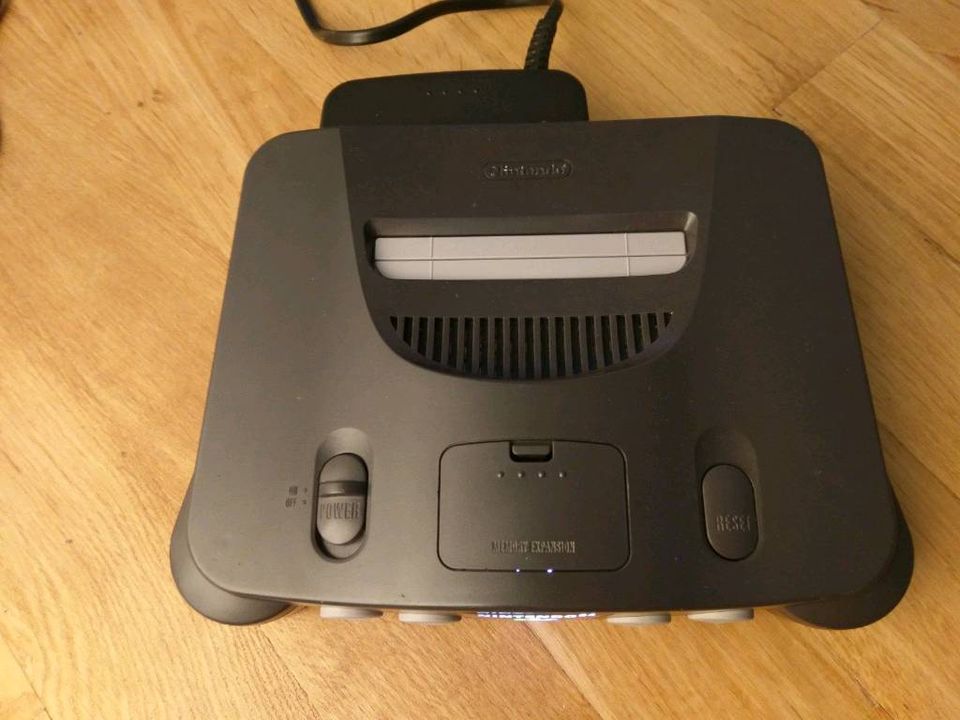 N64 Konsole beleuchtet, S-video Hdmi konverter in München