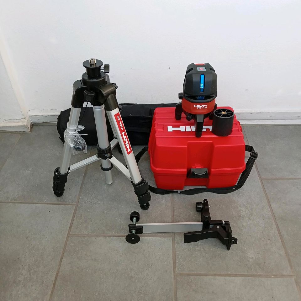 HILTI Multi-Linien-Laser PM 4-M + Stativ+Wandhalterung NEU!!! in Voerde (Niederrhein)