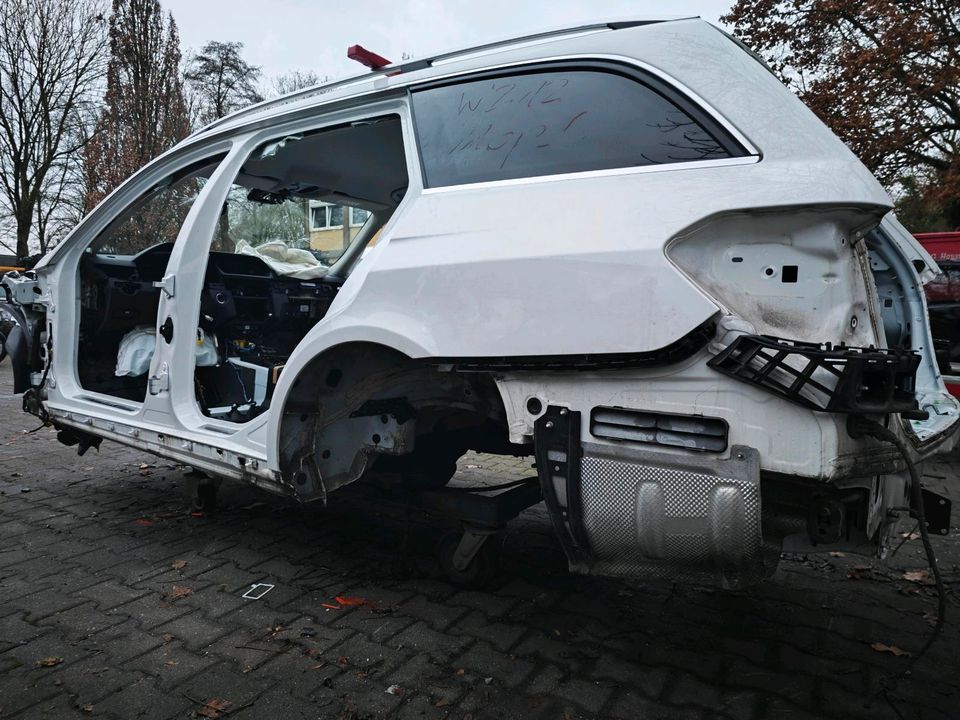 Mercedes E Klasse W212 Kombi Seitenteil Karosserie hinten links in Dorsten