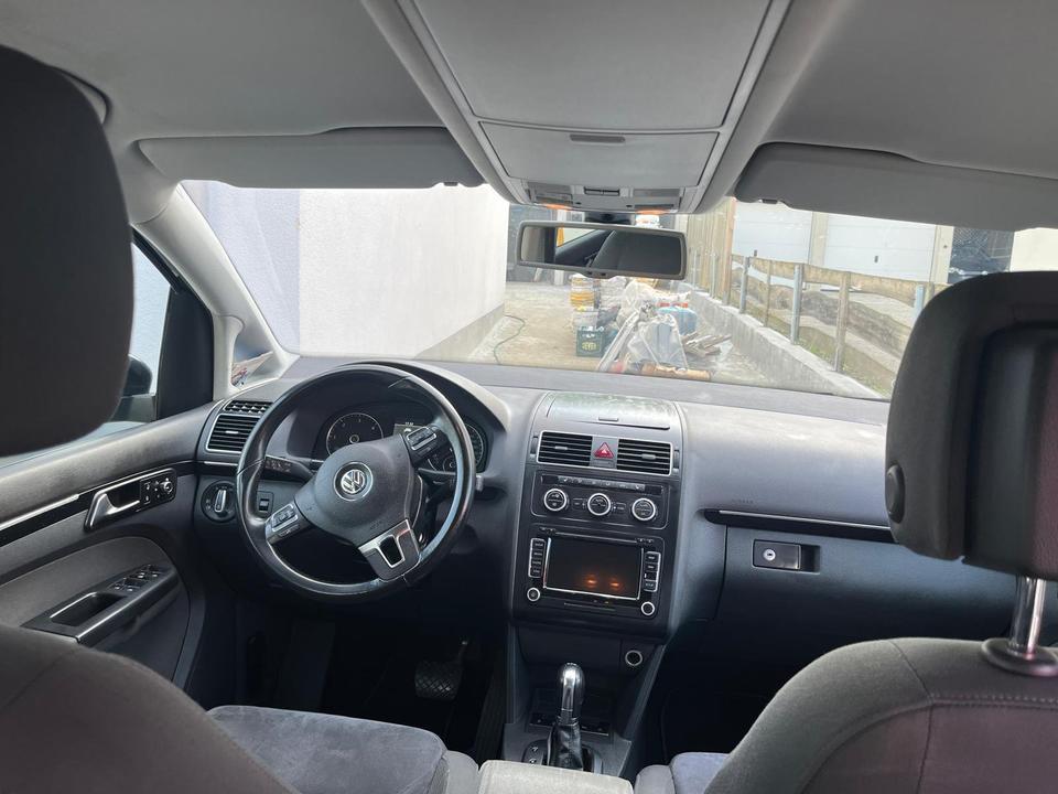 Touran Diesel 1.6 TDI Highline Auto. Selbestparking ,Navi,LED in Freising