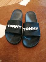 Tommy Hilfiger Badeschlappen schwarz Gr 40 Hessen - Bensheim Vorschau