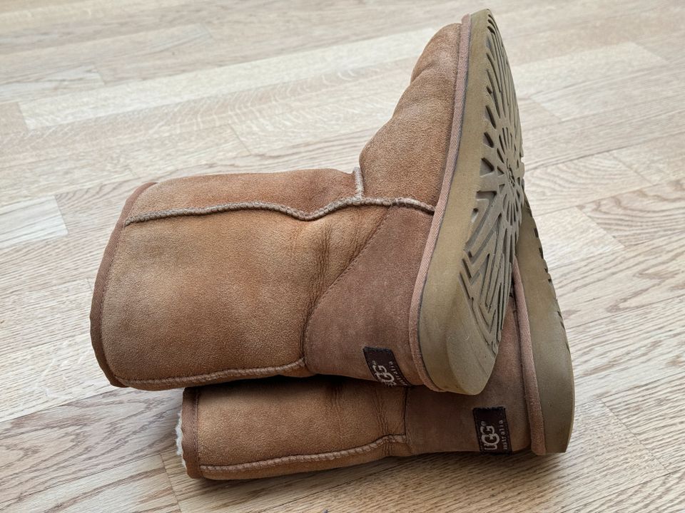 UGG Boot Classic Short Size W9 Größe 40 Camelfarben in Hamburg