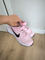 Nike Turnschuhe rosa 28 Sneaker Hallenschuhe top Zustand Kreis Pinneberg - Schenefeld Vorschau