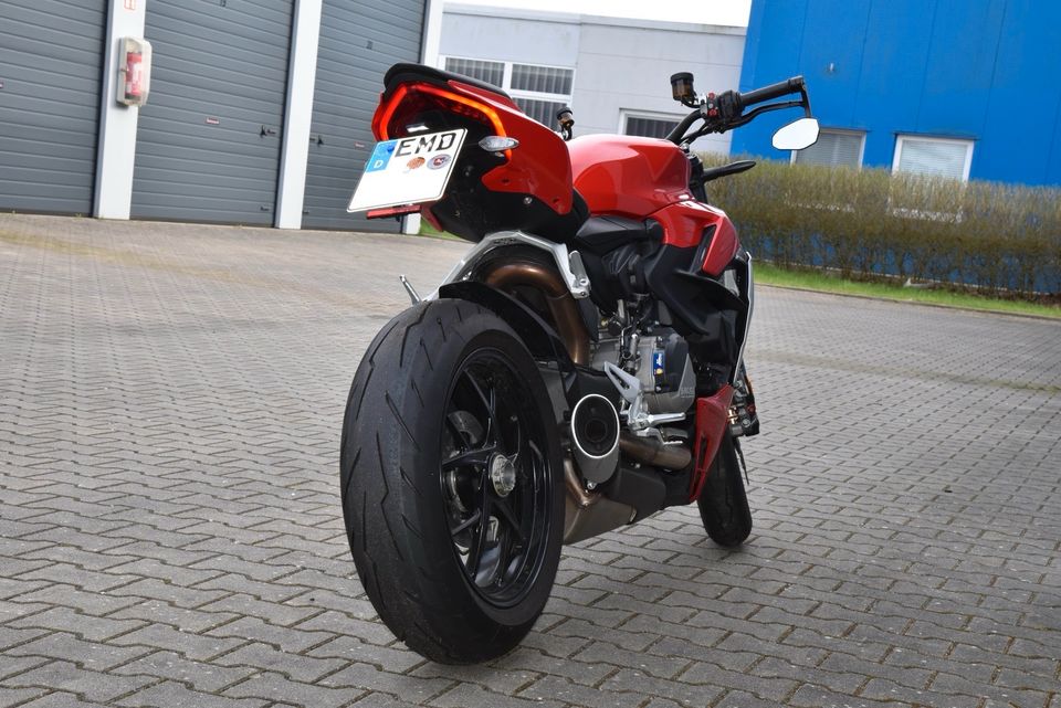 Ducati Streetfighter V2 mit nur 400km in Emden