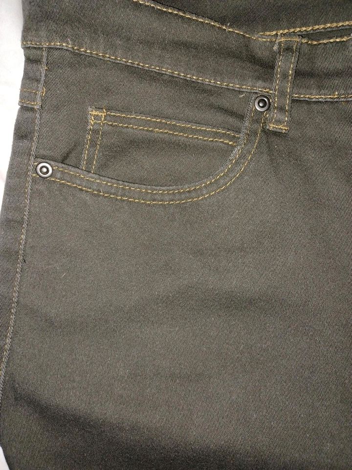 Jeans / Hose Gr. 44 in Neudorf-Bornstein