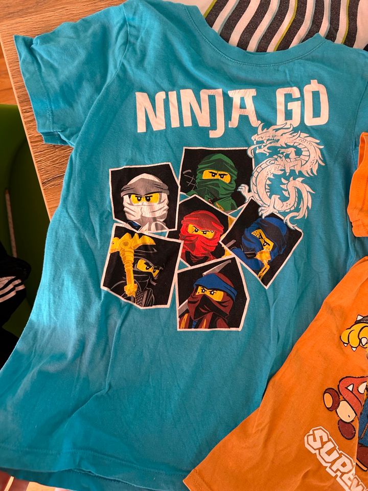 T-Shirt Set gr. 128, ninjago, super Mario in Konz