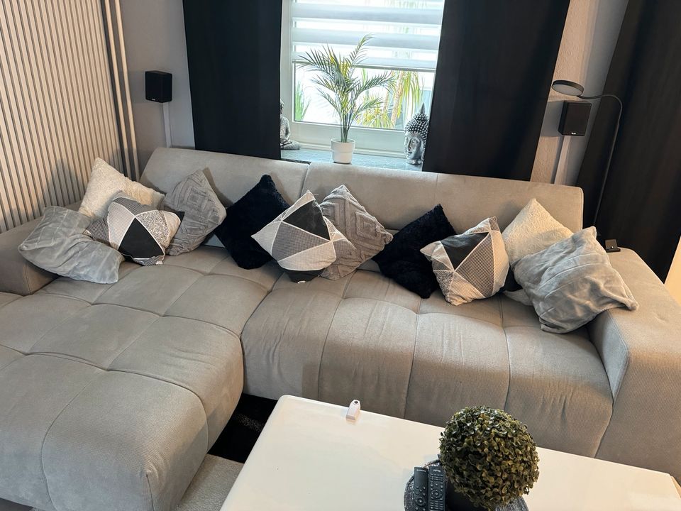 Wohnlandschaft Sofa Couch wie neu mit Restgarantie in Viersen