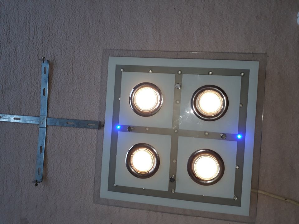 LED Lampe mit Fernbedienung Deckenleuchte Wandleuchte in Berlin