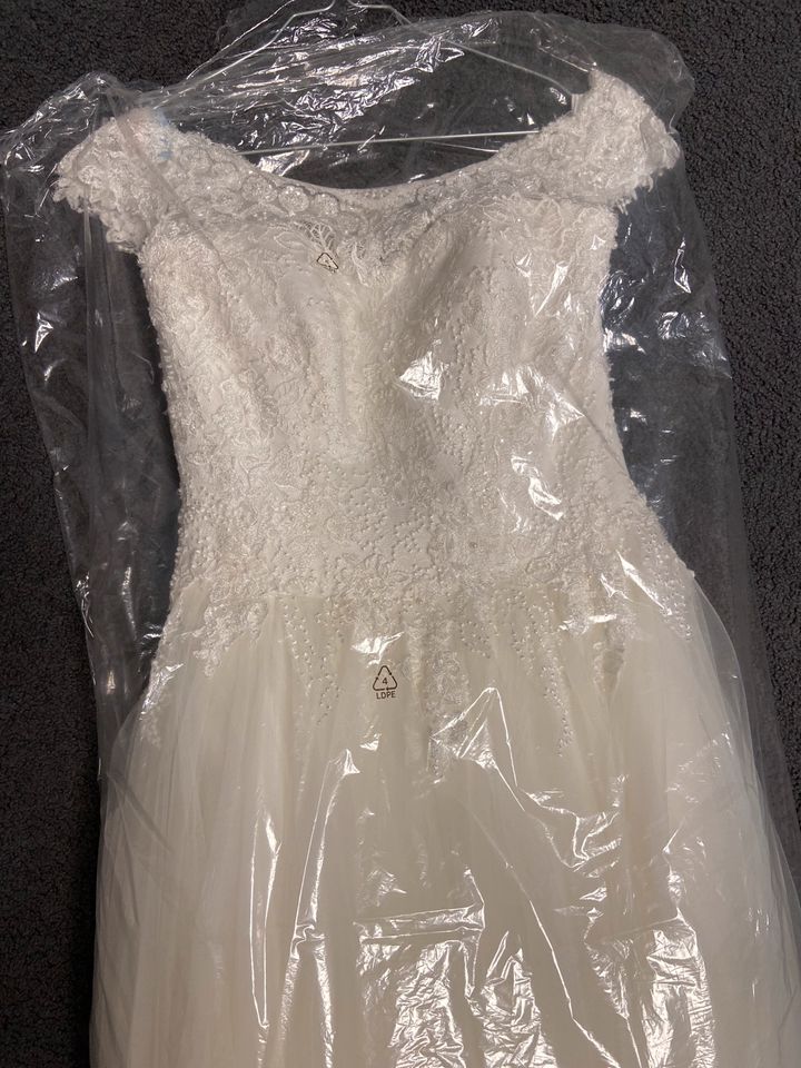 Brautkleid Ivory * Elizabeth Passion * Größe 38 * Farbe Elfenbein in Bad Krozingen