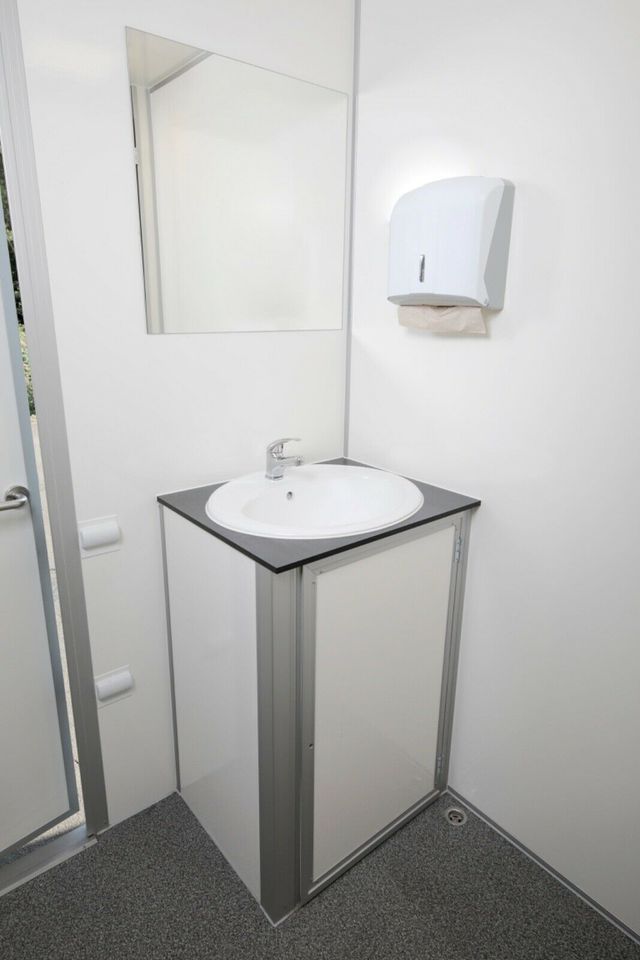 Toilettenwagen / Toilettenanhänger für Unternehmen in Niederfischbach