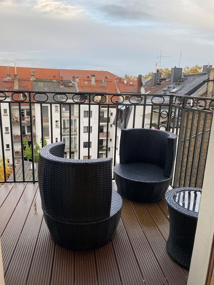 Möblierte Wohnung mit sonnigen Balkon - zentrale Lage in Wiesbaden