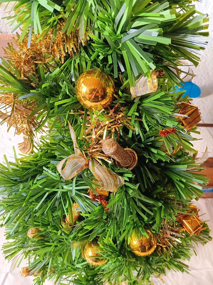 Weihnachtsbaum künstlich ca.80 cm hoch in Bretzenheim