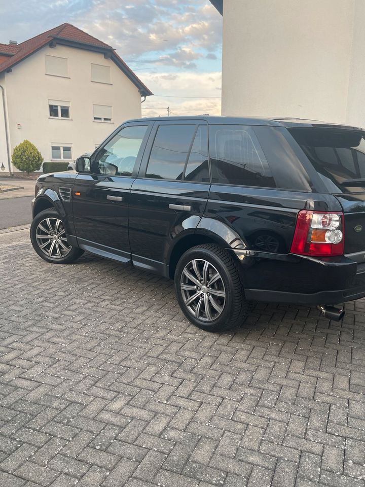 LAND ROVER in Saarlouis