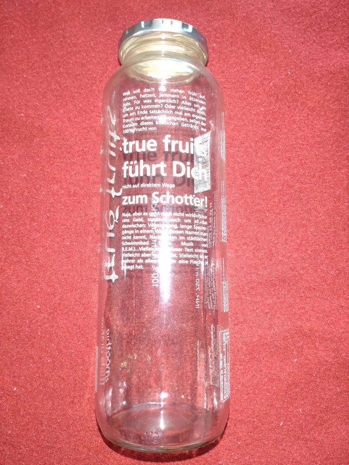 True Fruits Flasche 750 ml führt dich ... zum Schotter Glas alt in Essen