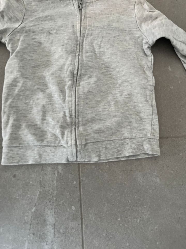 H&M 86 Joggingjacke Sweatjacke Weste in Pottenstein