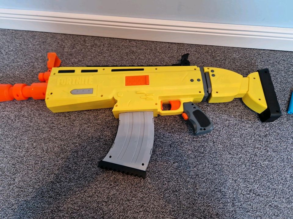 Nerf AR-L Fortnite Elite mit Magazin und Pfeilen in Osterby bei Medelby