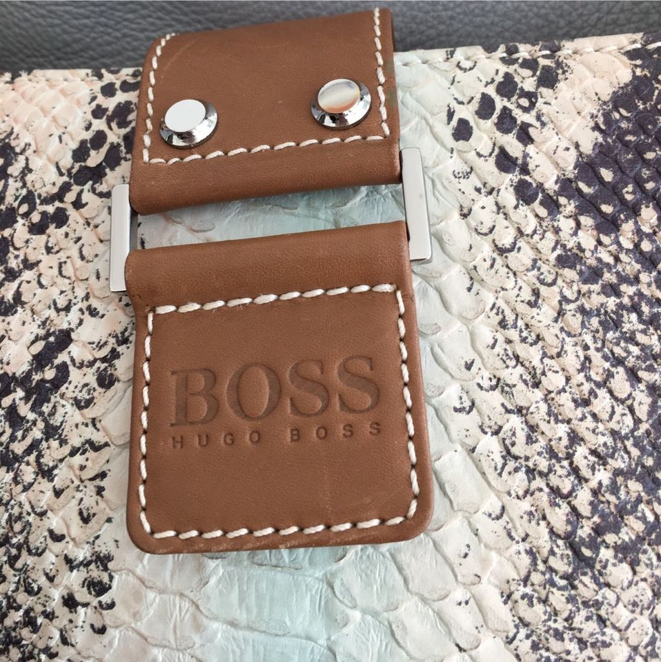 Hugo Boss Tasche Handcrafted div.Lederarten Calf Leather embossed in Hamburg