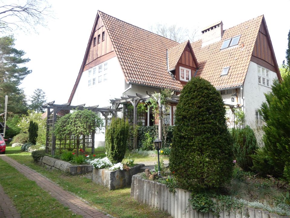 Frohnau! Charmante Landhaus-Villa (Bj. 1911) mit schönem Sonnengarten unweit Zeltinger Platz in Berlin