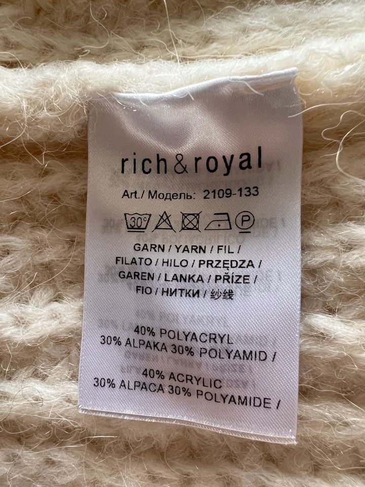 Tolle Strickjacke Rich Royal in Hildesheim