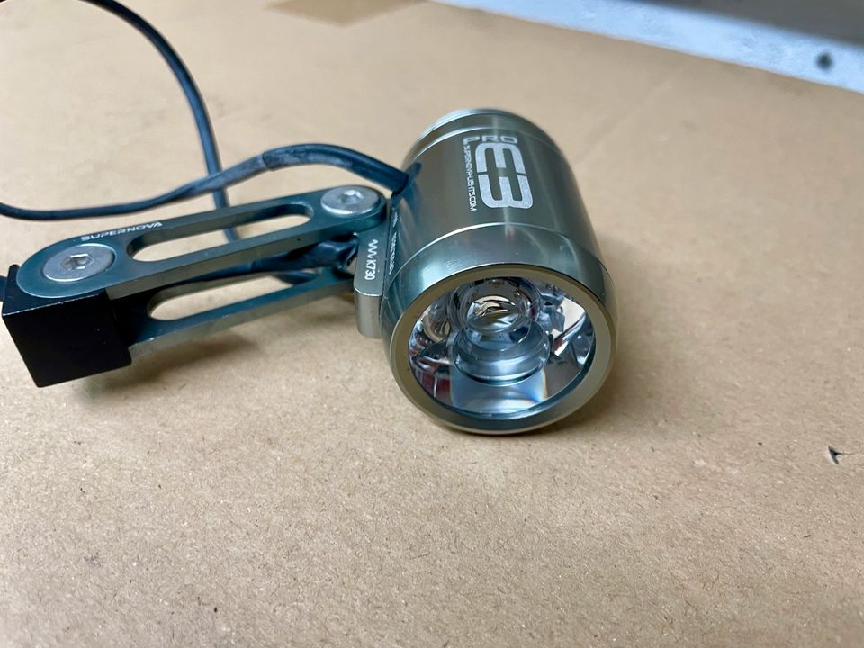 Supernova E3 pro Silber 6V Halter Fahrrad Licht led e bike Lampe in Hamburg