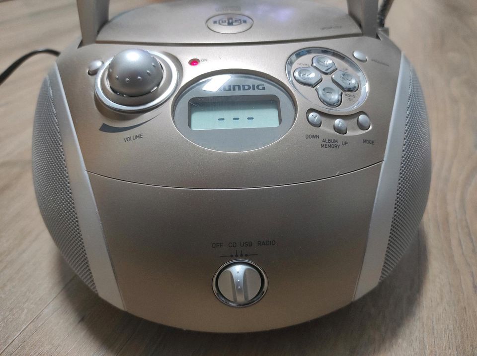 Grundig tragbares Radio mit CD-PLAYER/ USB in Jesteburg