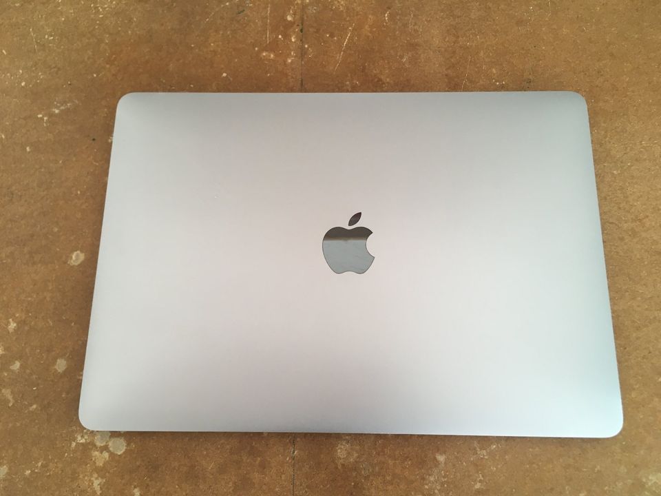 Macbook Pro 13 3,1Ghz 8GB 256GB i5 2017 2018 Touchbar NEUW! in Berlin