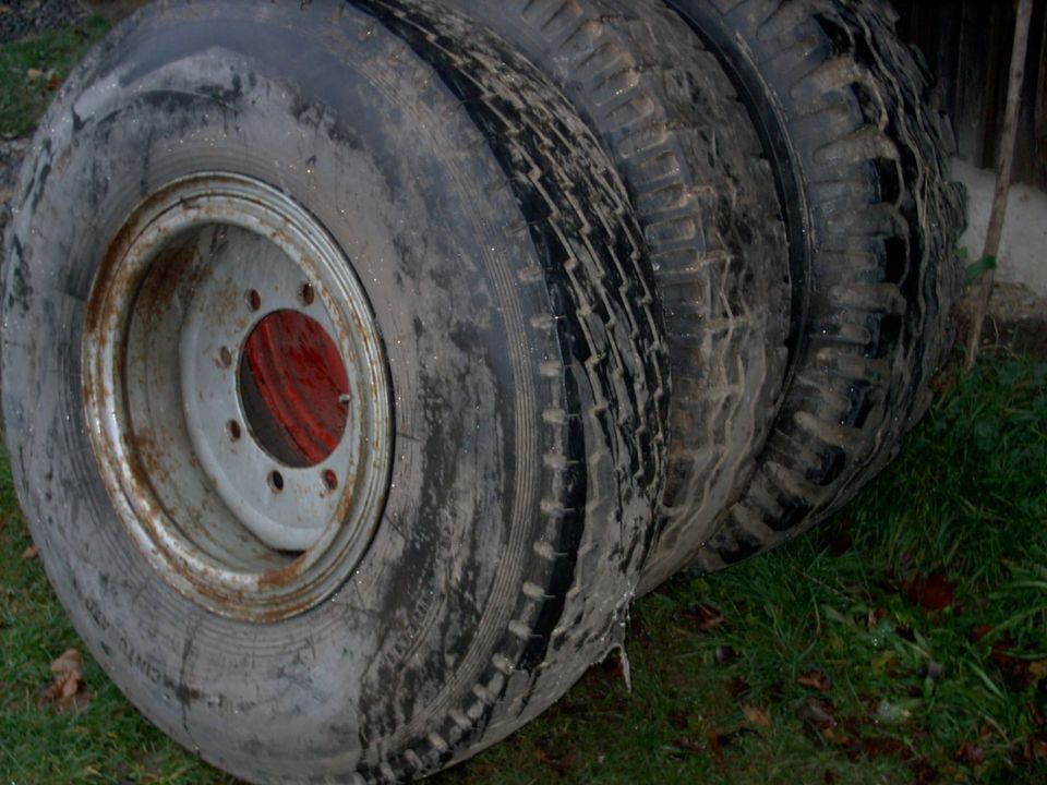 Lkw  Anhänger  Reifen 12.00 R 20 Räder in Schwarzenfeld