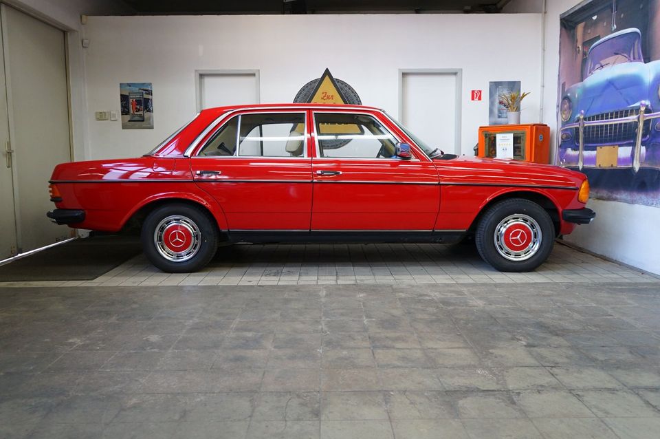 Mercedes W123 300D mit H-Kennzeichen in Hannover