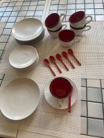 6 x Geschirr Set weiß rot Teller Tassen Kaffee Löffel Vintage Niedersachsen - Bassum Vorschau